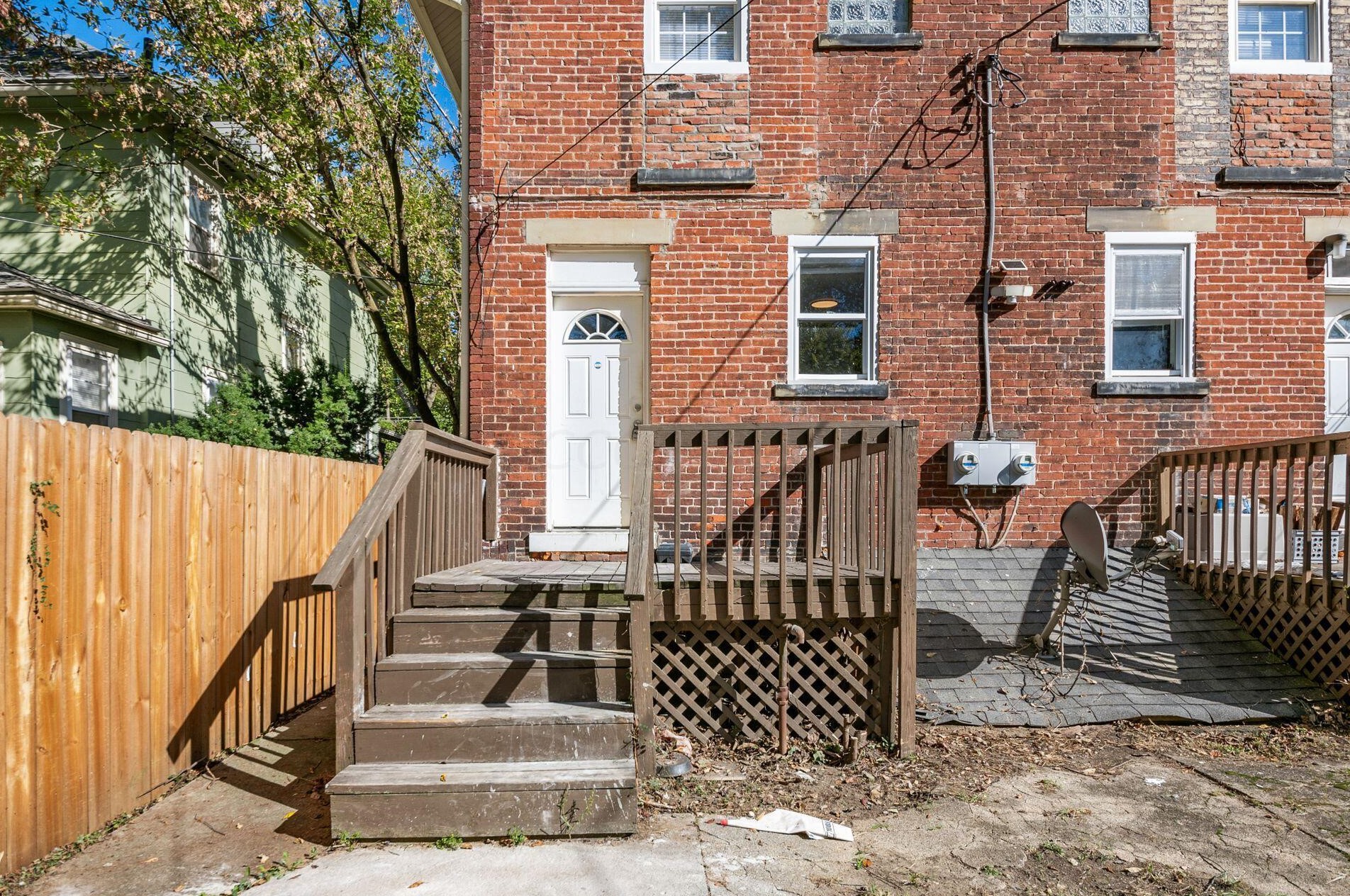 2243 Smt St, Columbus OH 43201-2106 exterior