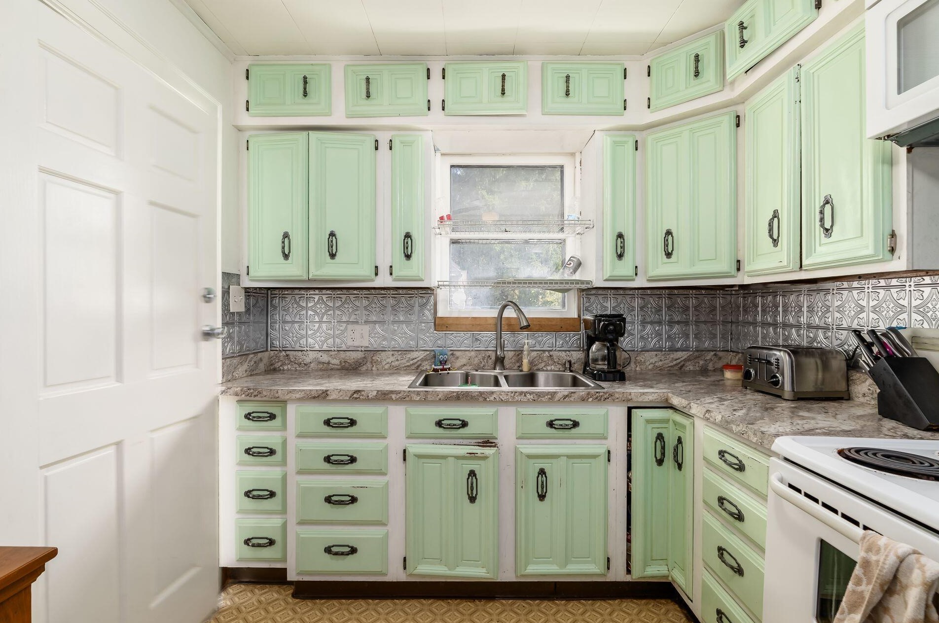 1780 Cooke Rd, Columbus OH 43214-3169 exterior