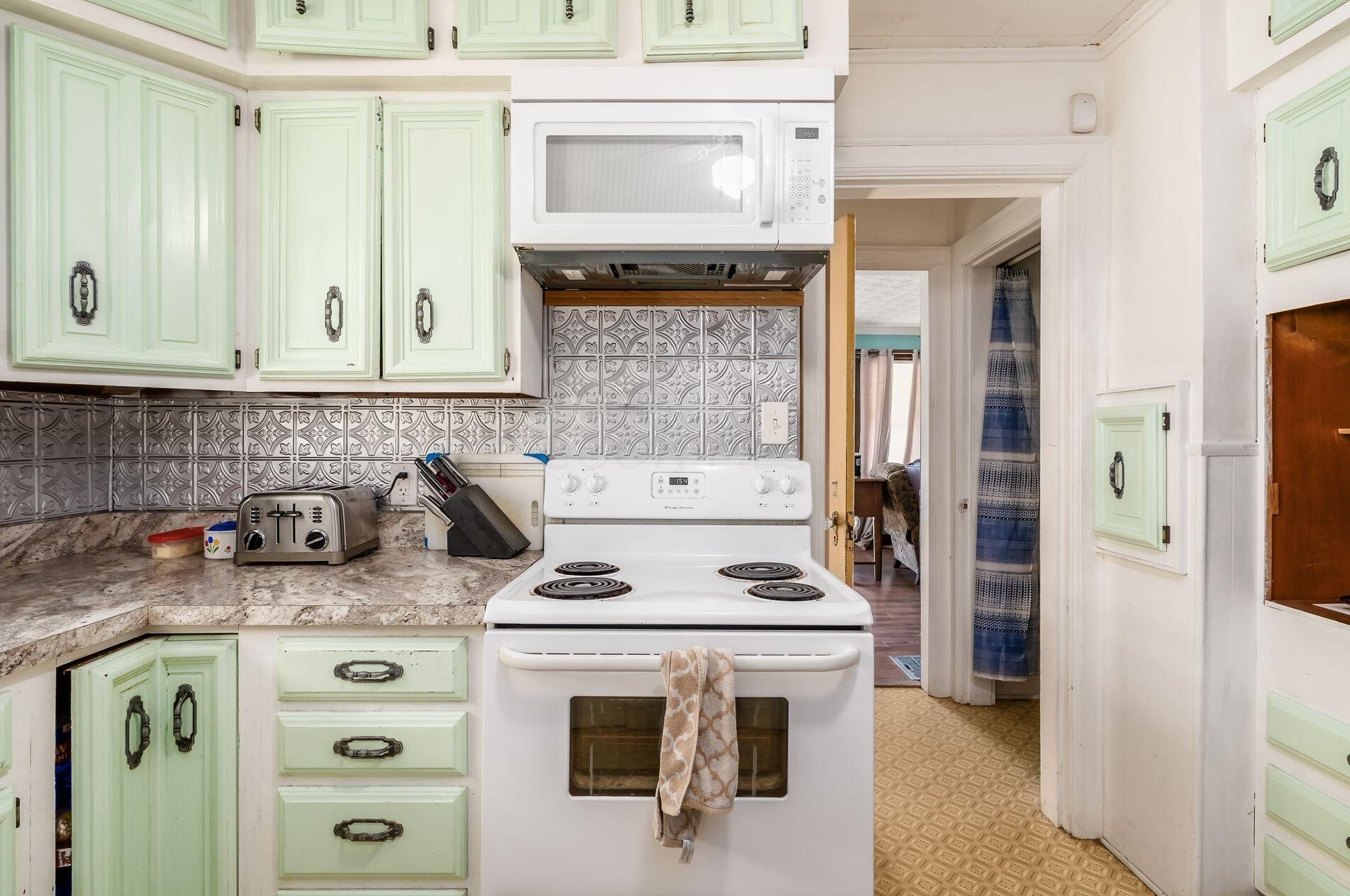 1780 Cooke Rd, Columbus OH 43214-3169 exterior