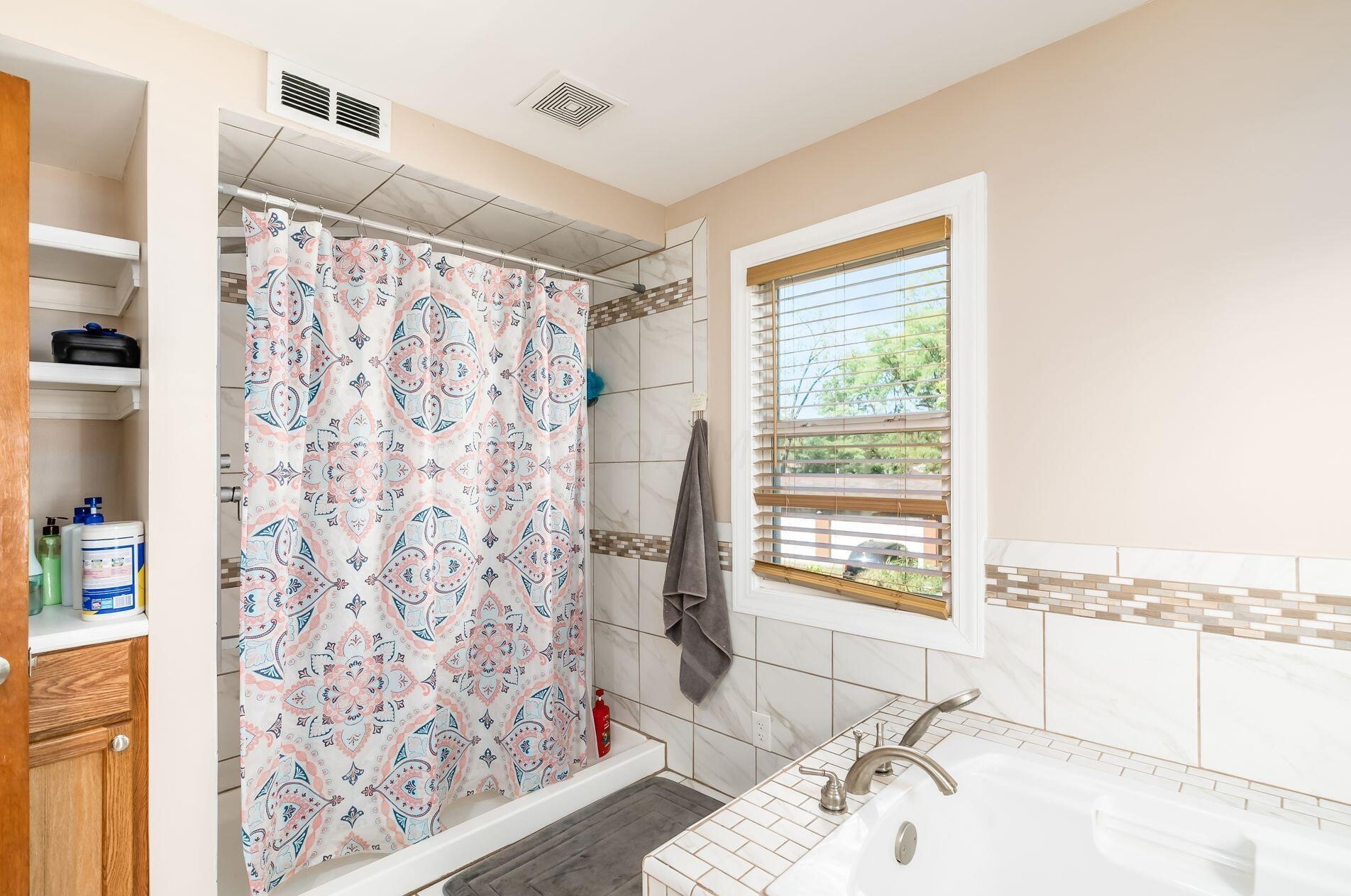 1780 Cooke Rd, Columbus OH 43214-3169 exterior