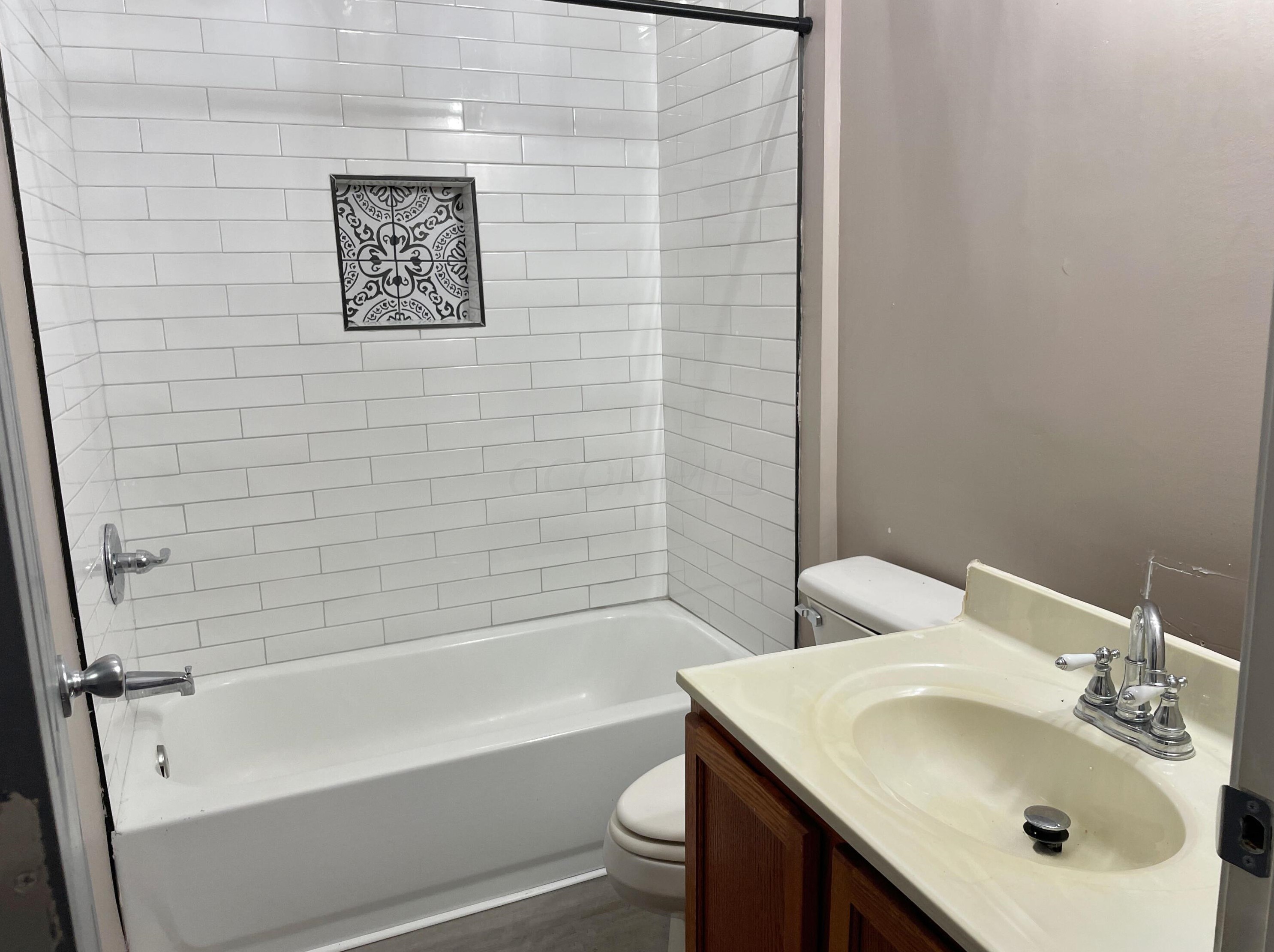 1390 Livingston Ave, Columbus OH 43209-2945 exterior