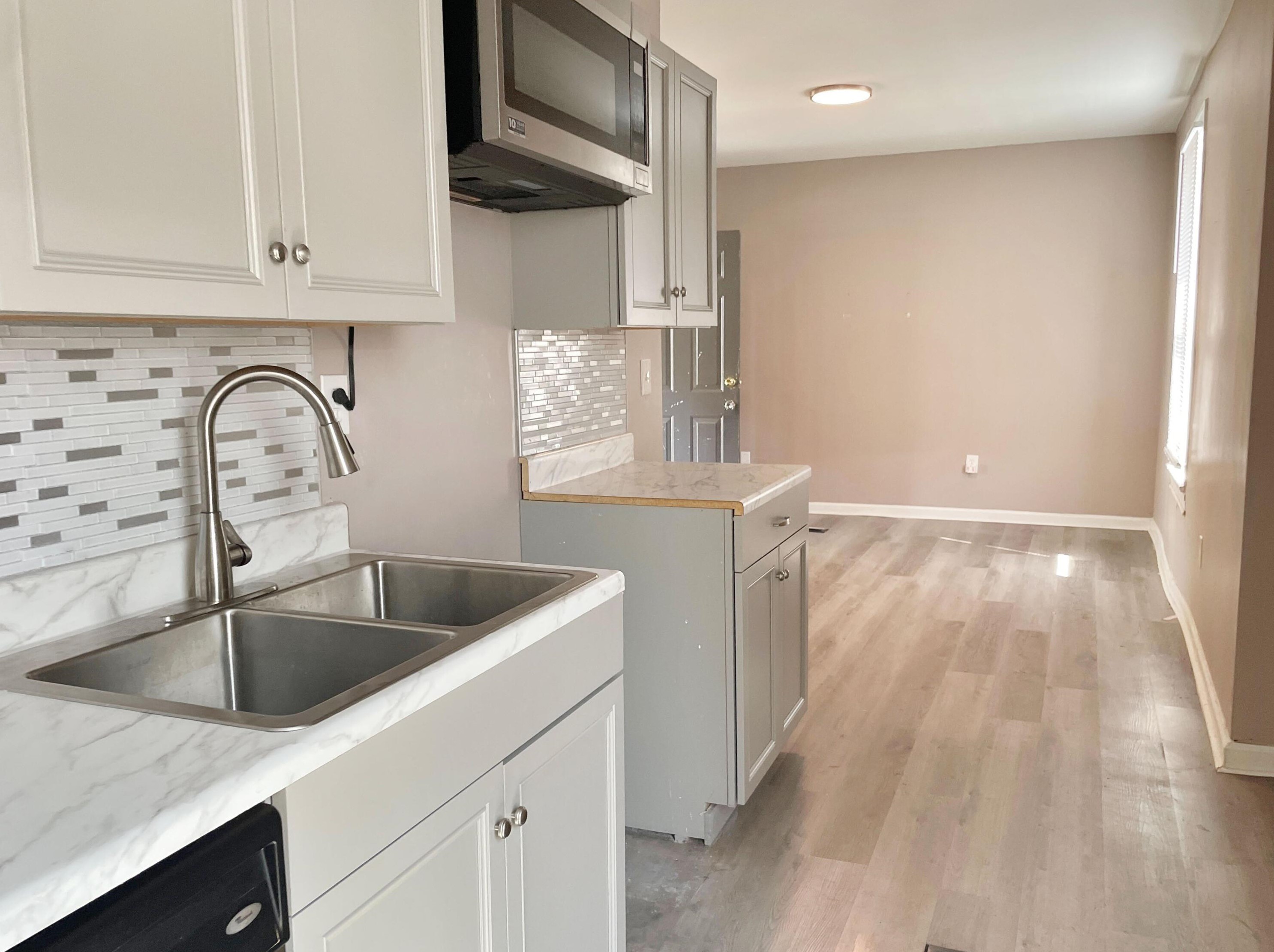 1390 Livingston Ave, Columbus OH 43209-2945 exterior