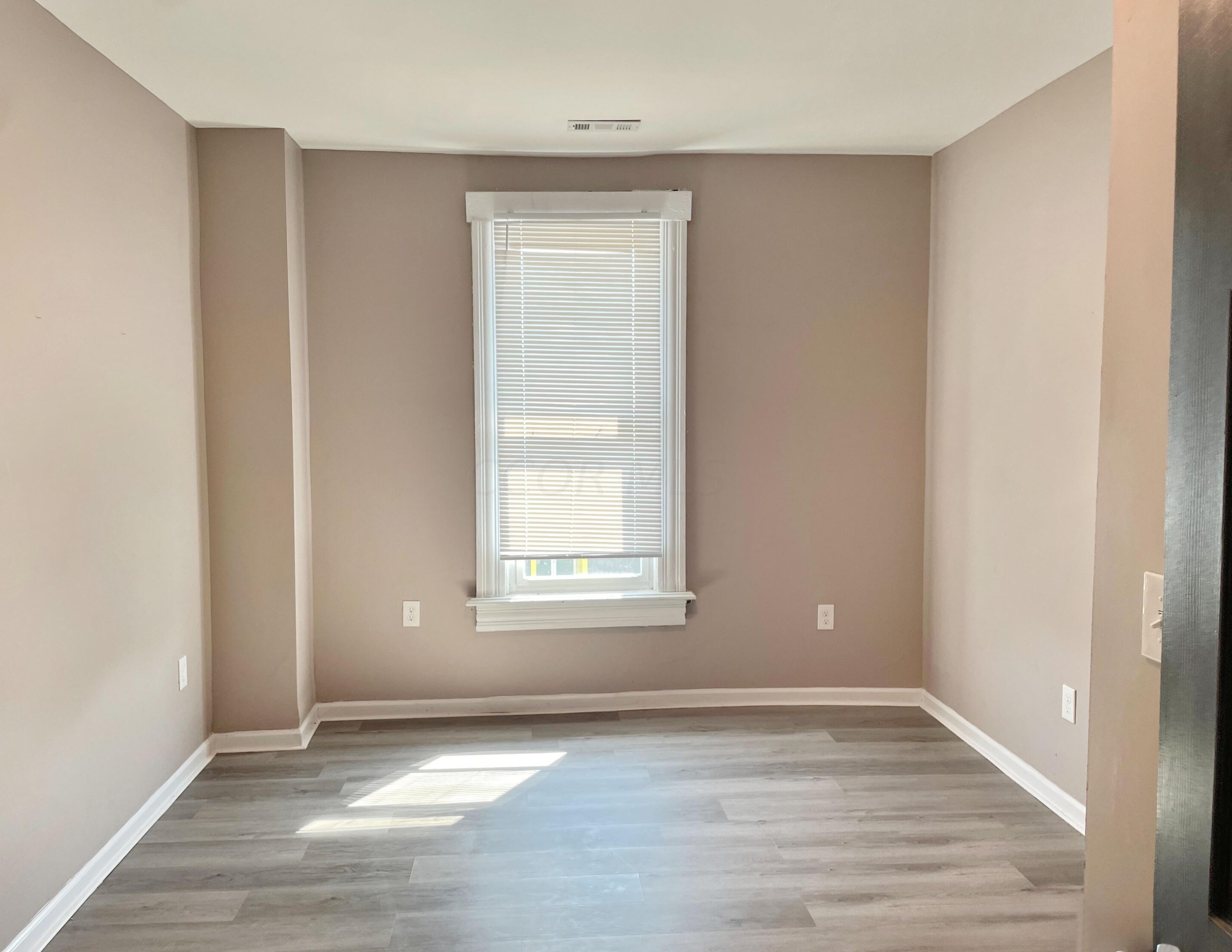 1390 Livingston Ave, Columbus OH 43209-2945 exterior