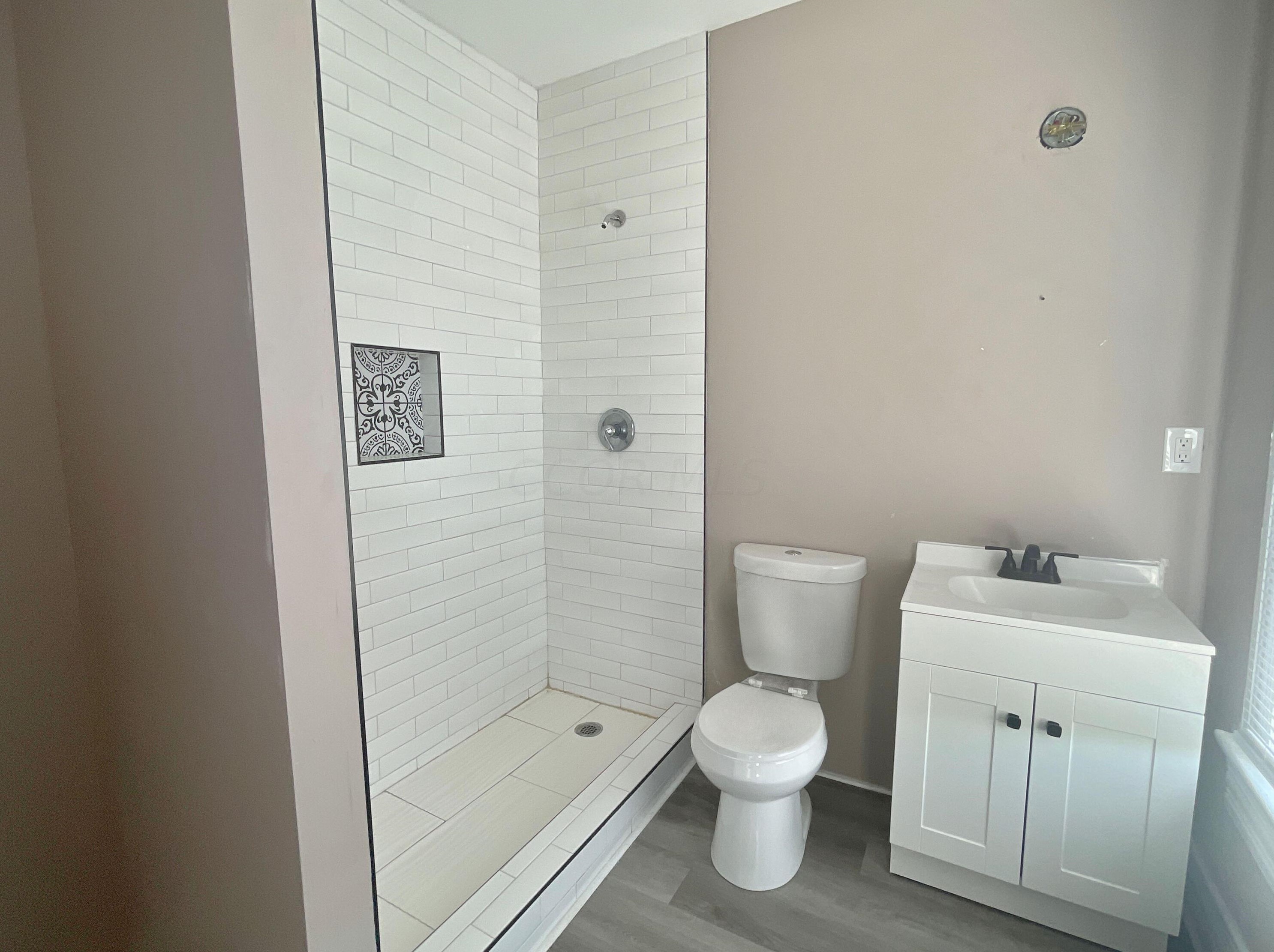 1390 Livingston Ave, Columbus OH 43209-2945 exterior