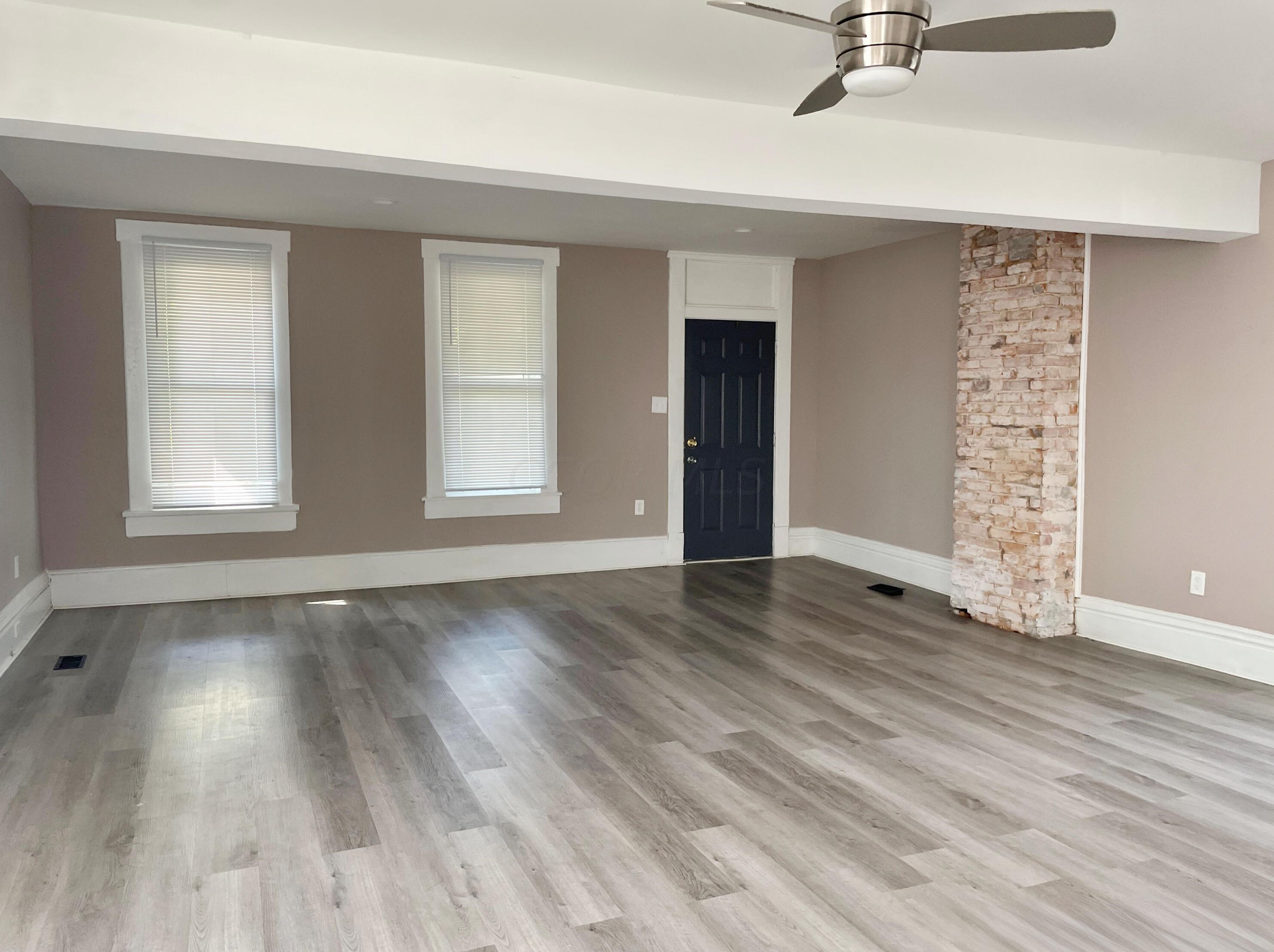 1390 Livingston Ave, Columbus OH 43209-2945 exterior