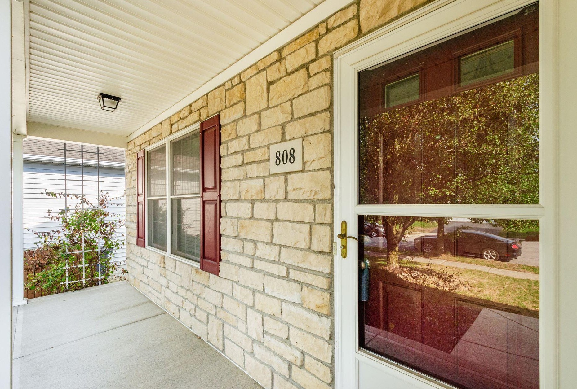 808 Holly Farms Dr, Blacklick, OH 43004-8816