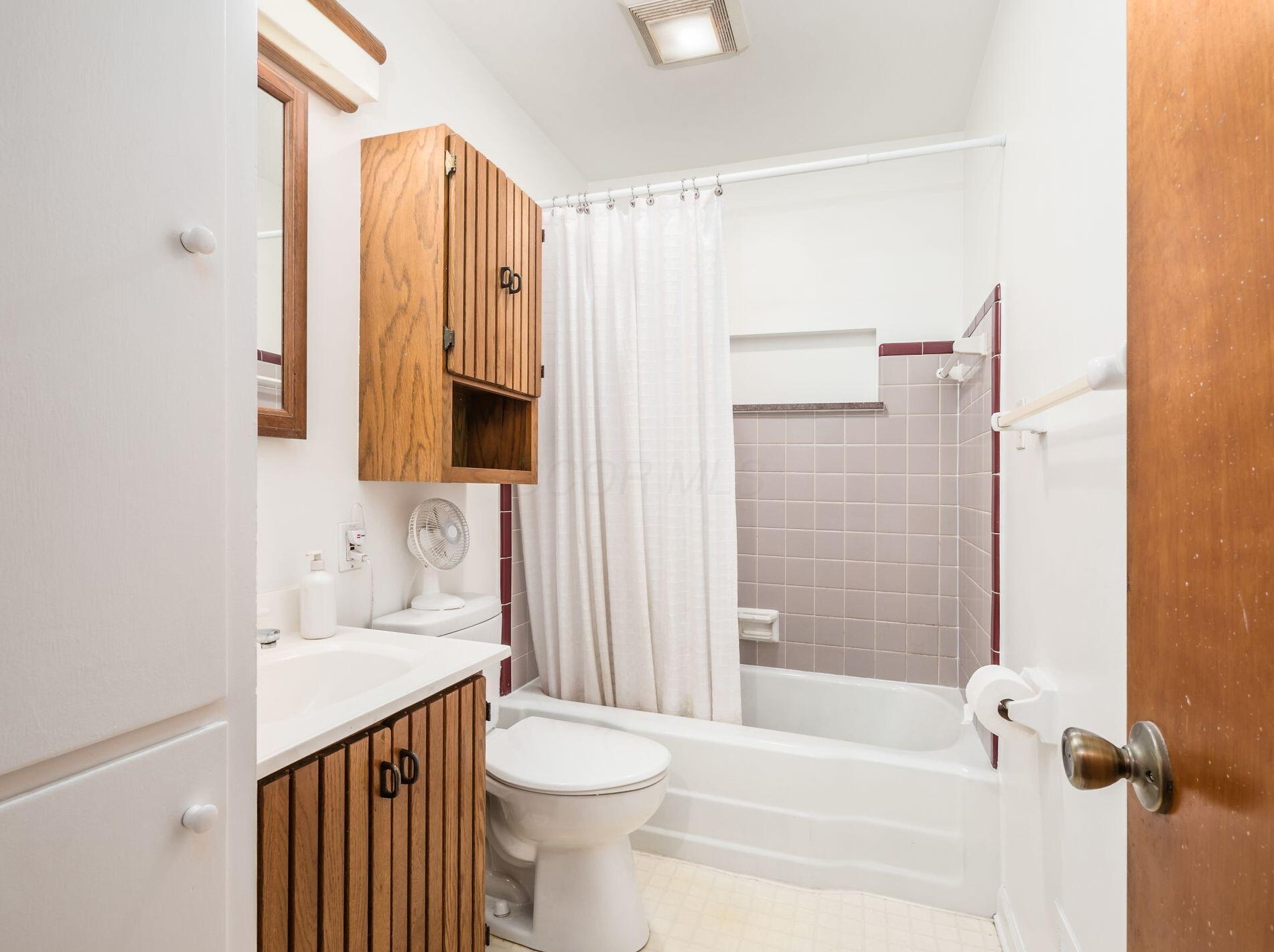 1915 Zollinger Rd, Columbus OH 43221-2914 exterior