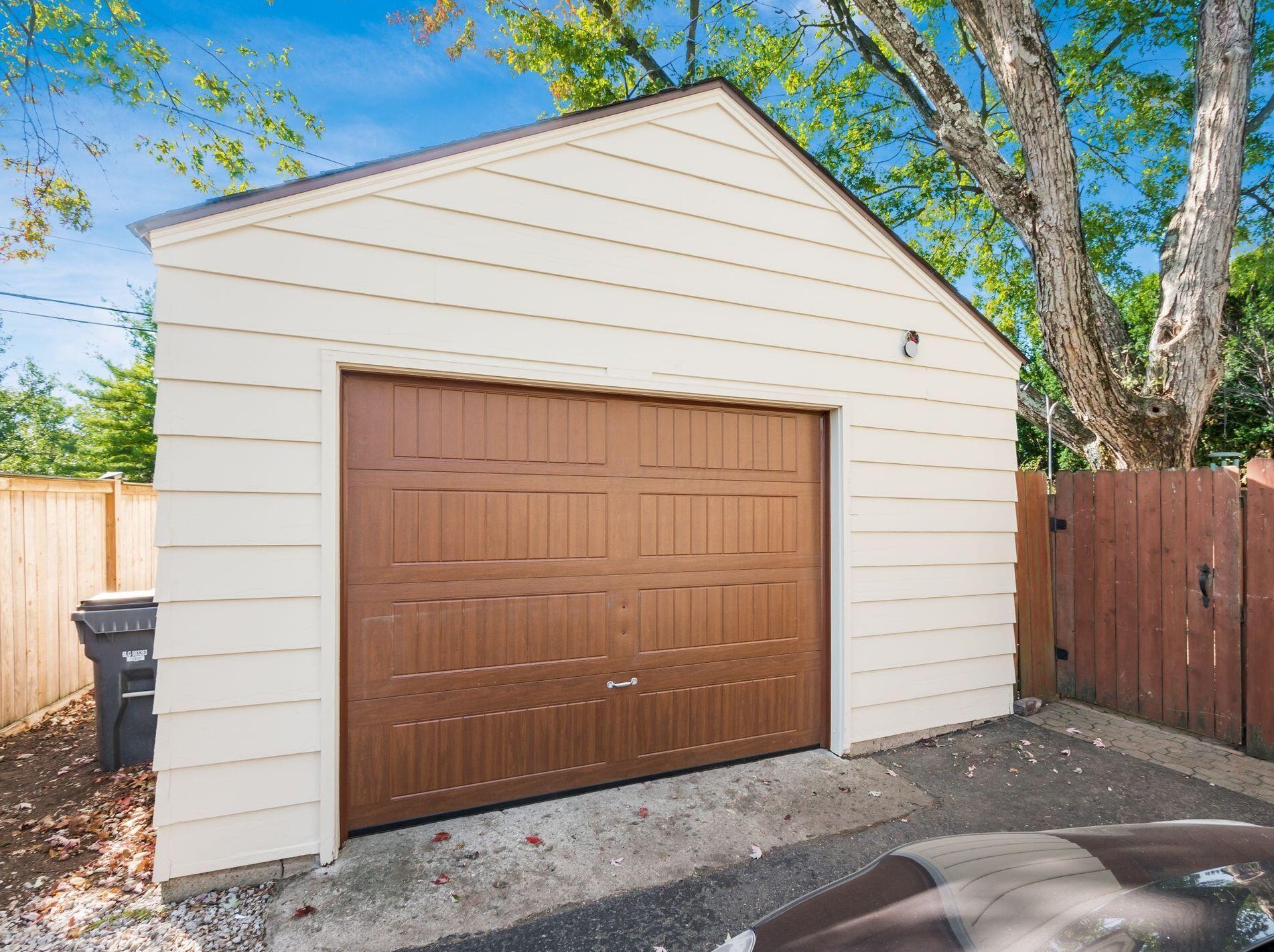 1915 Zollinger Rd, Columbus OH 43221-2914 exterior