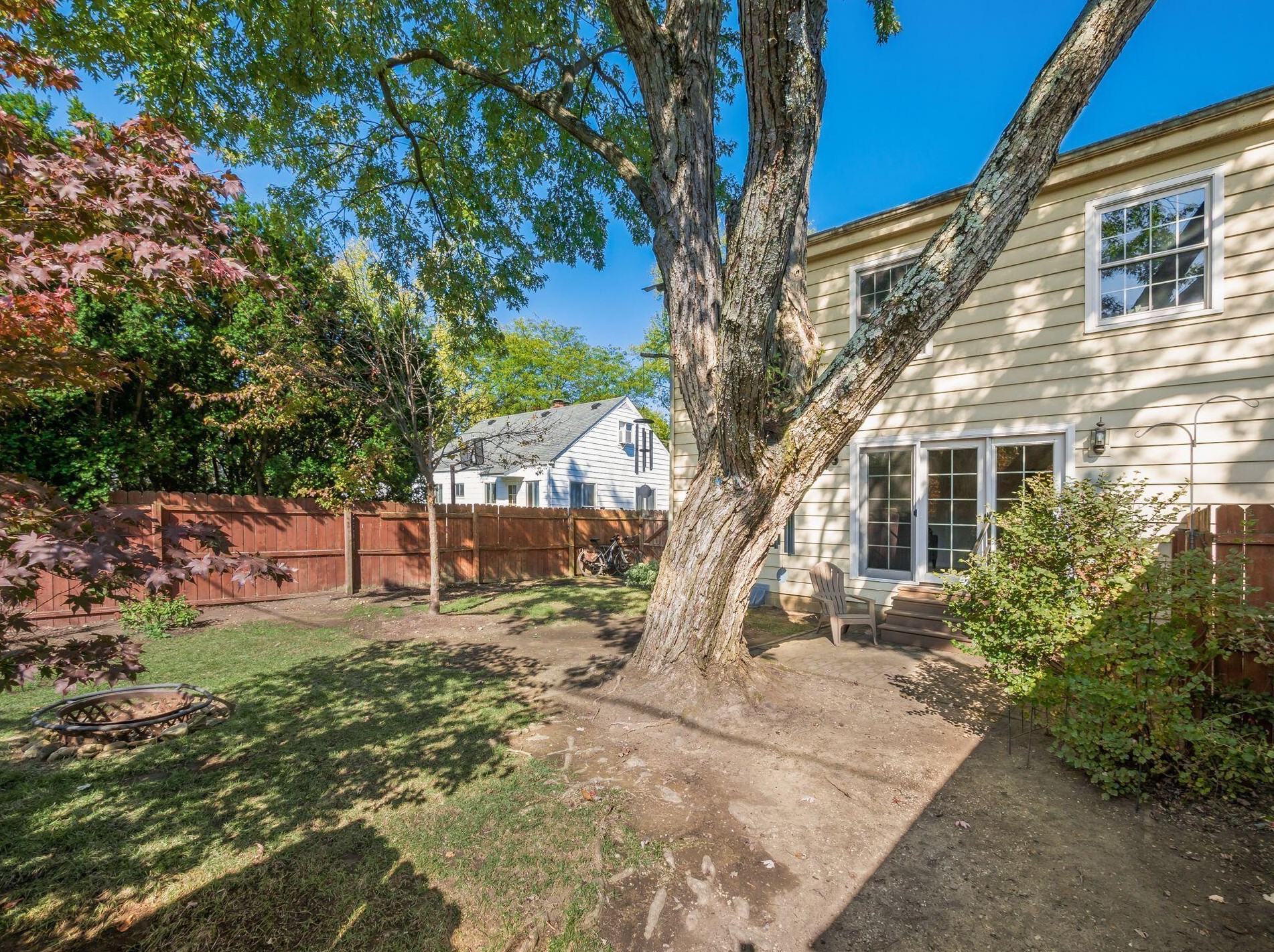 1915 Zollinger Rd, Columbus OH 43221-2914 exterior