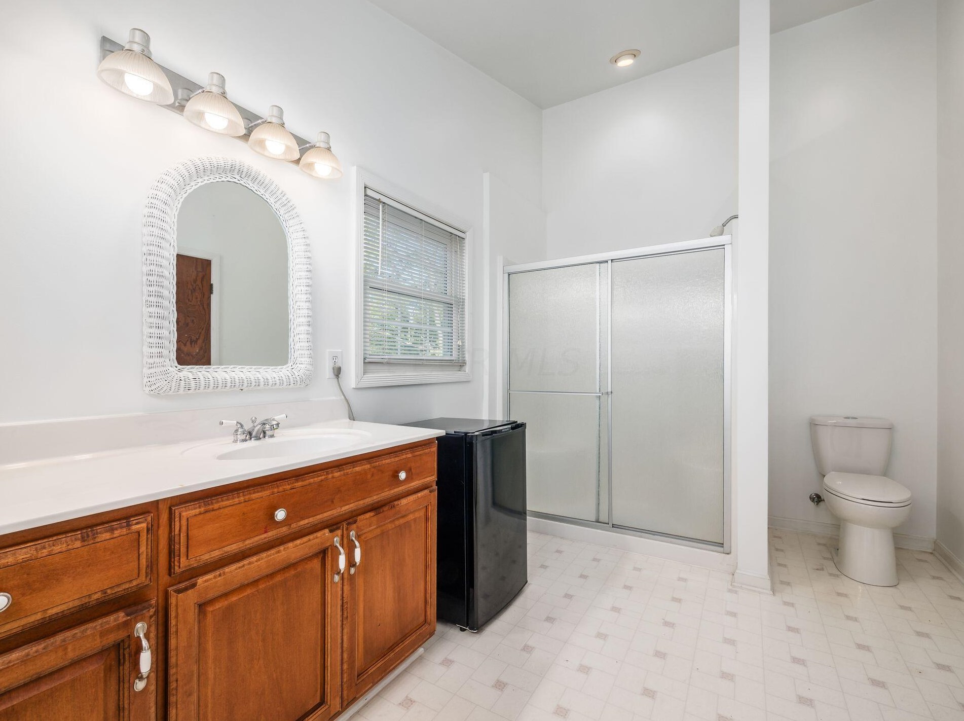 1915 Zollinger Rd, Columbus OH 43221-2914 exterior