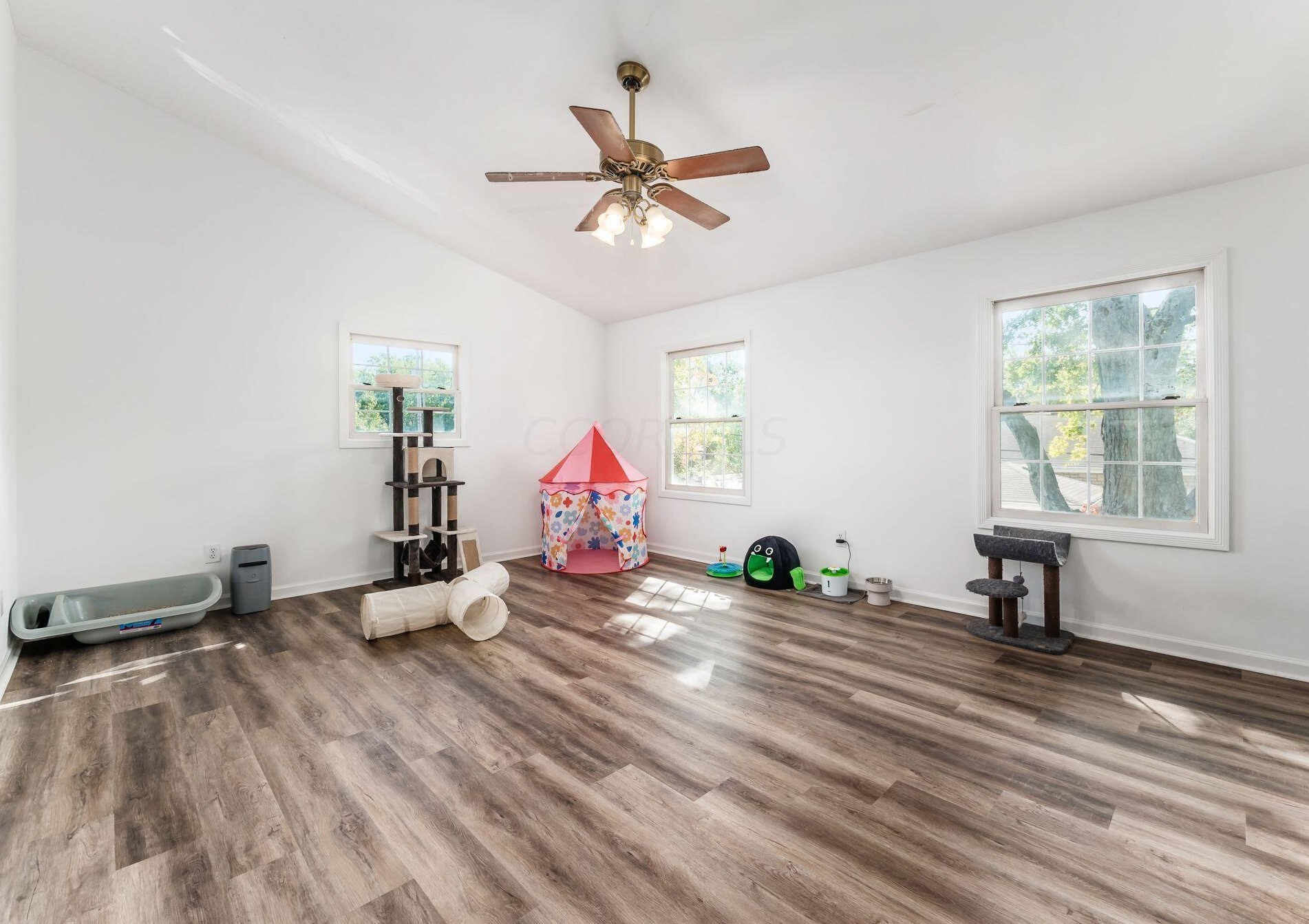 1915 Zollinger Rd, Columbus OH 43221-2914 exterior