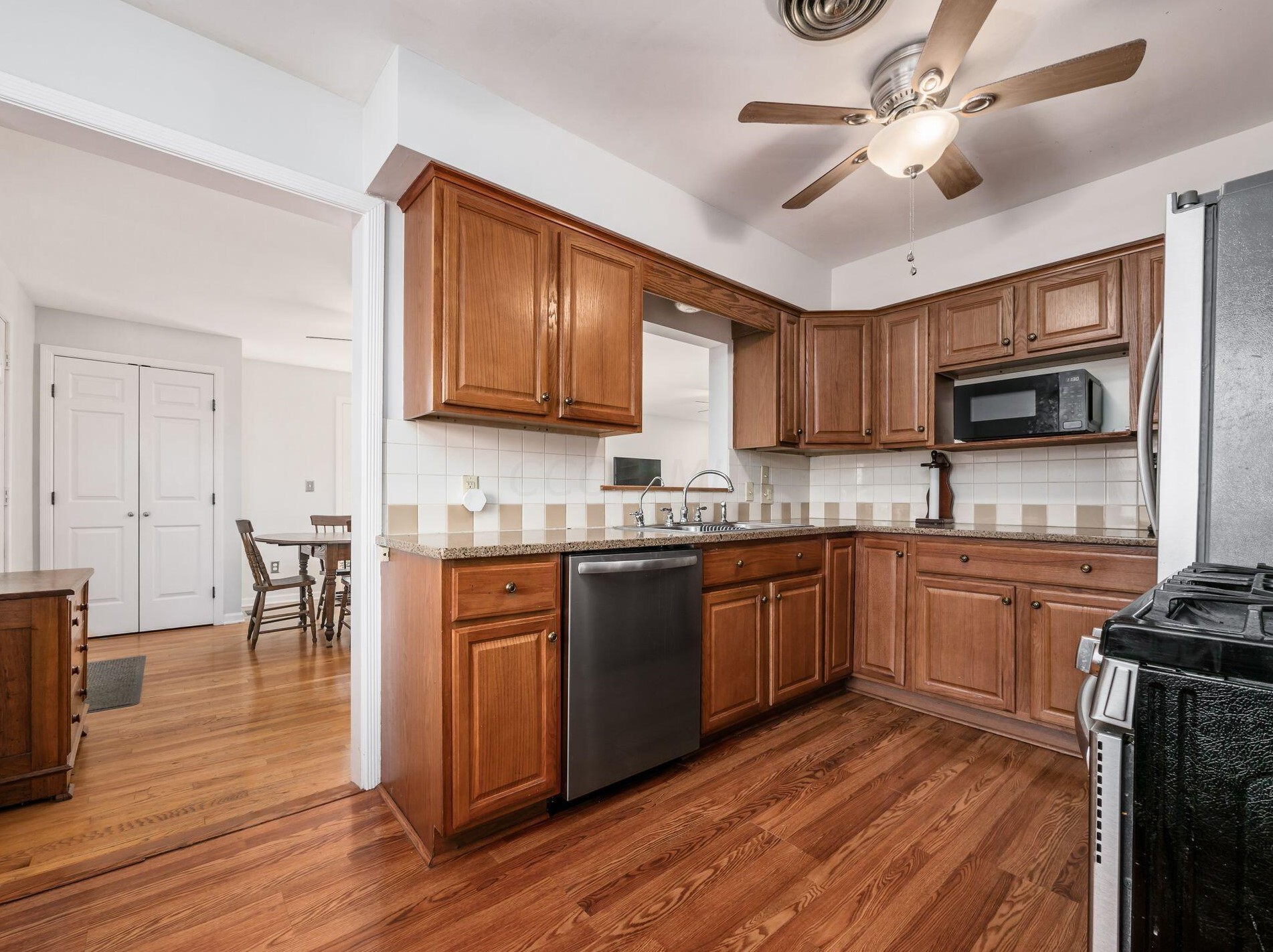 1915 Zollinger Rd, Columbus OH 43221-2914 exterior