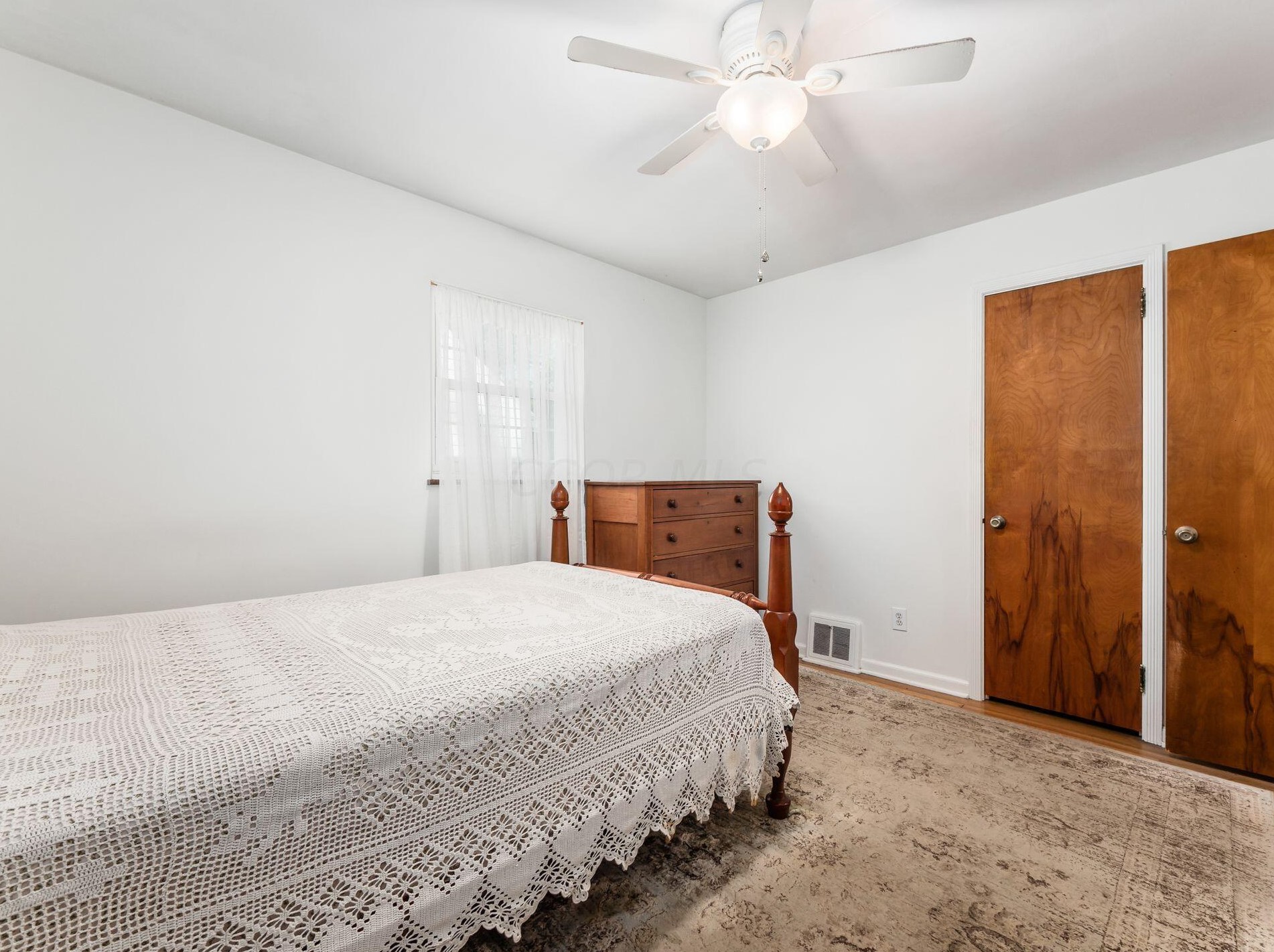 1915 Zollinger Rd, Columbus OH 43221-2914 exterior