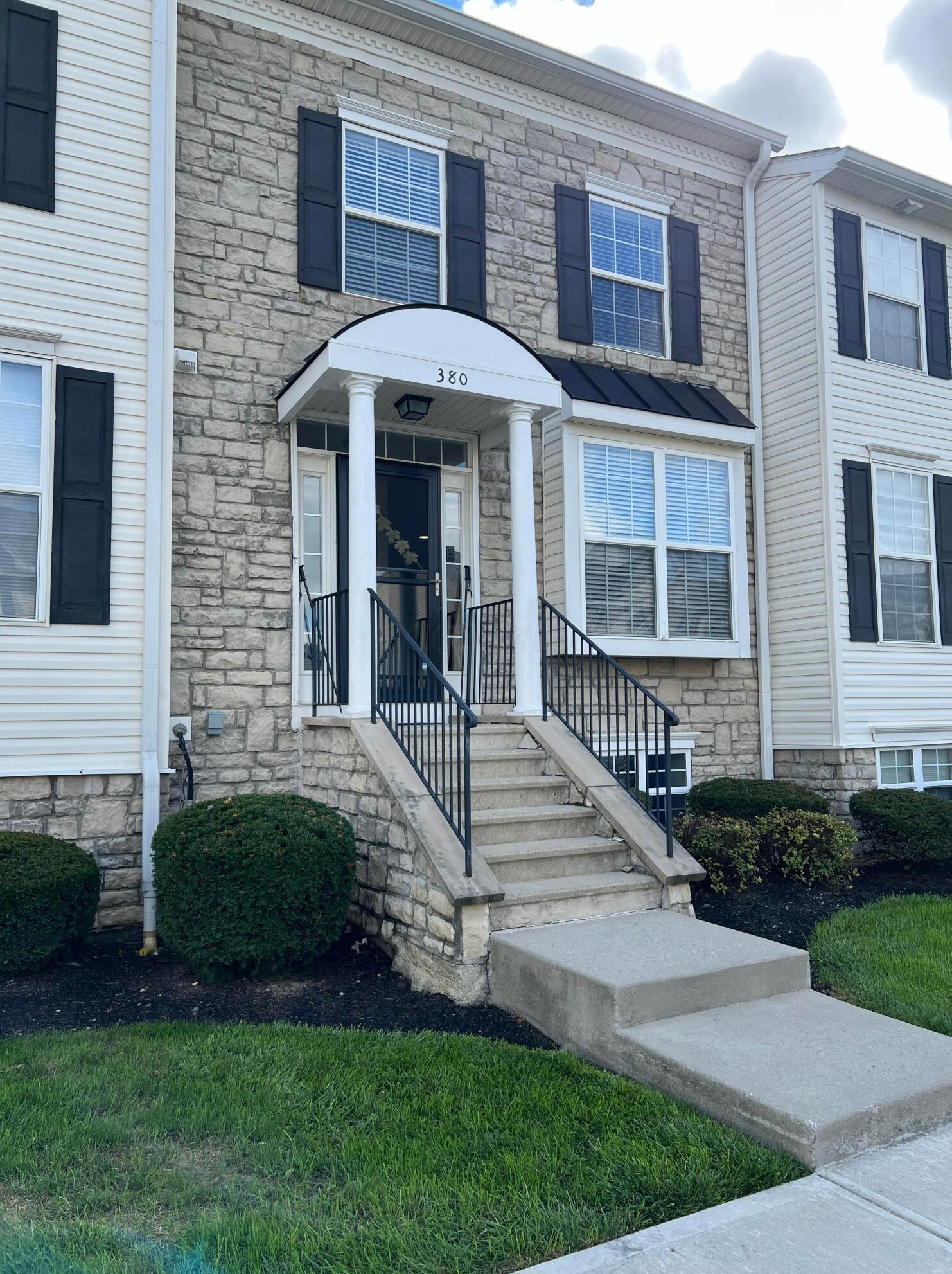 380 Oxford Oak Dr, Blacklick, OH 43004