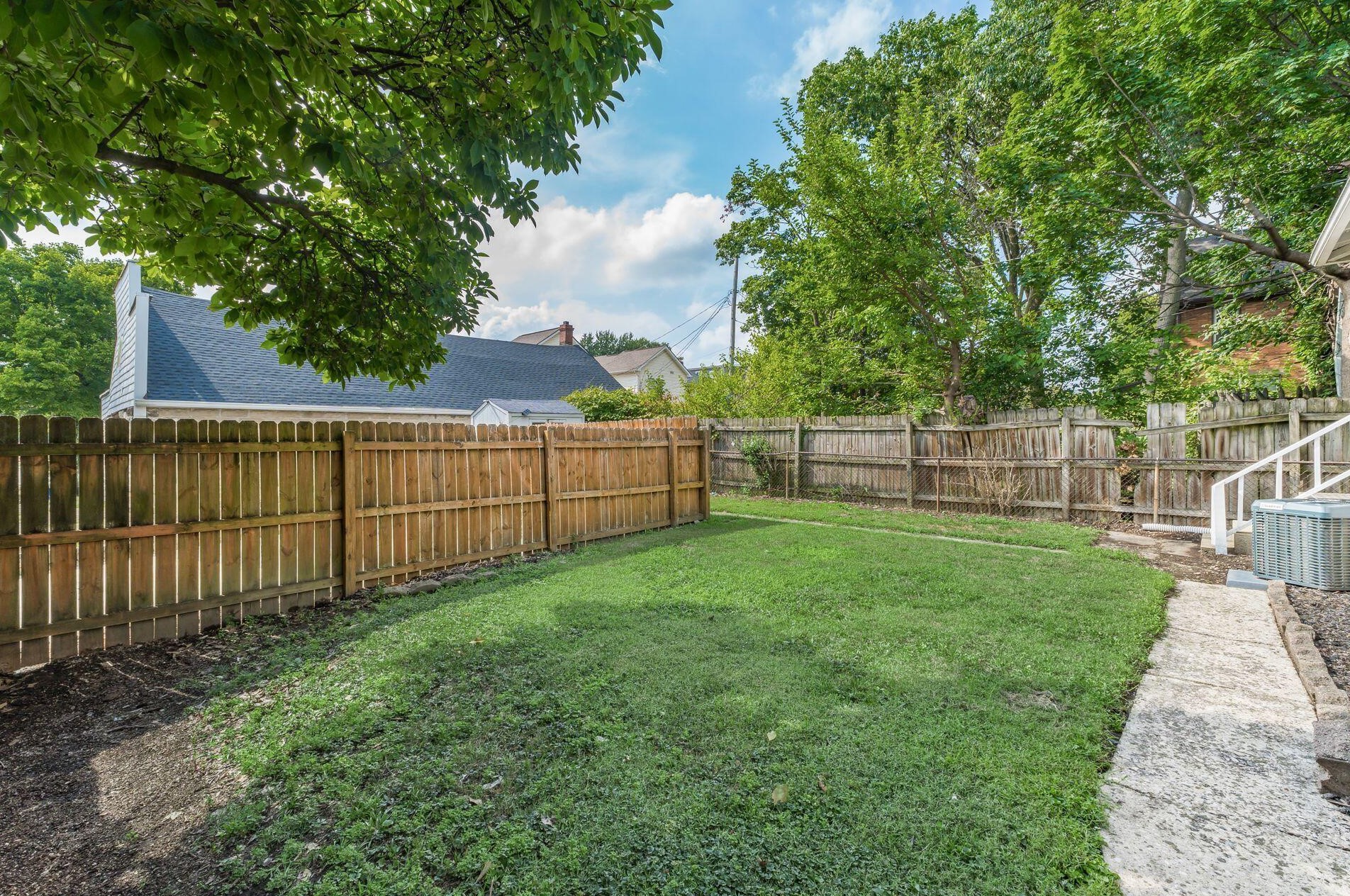 2339 Smt St, Columbus OH 43202-3111 exterior