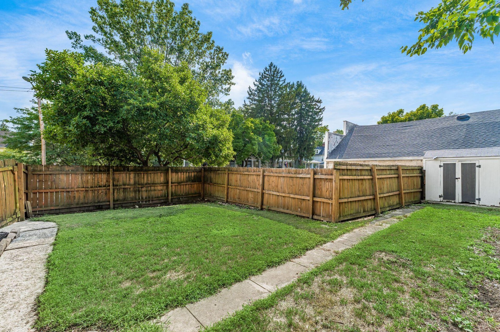 2339 Smt St, Columbus OH 43202-3111 exterior