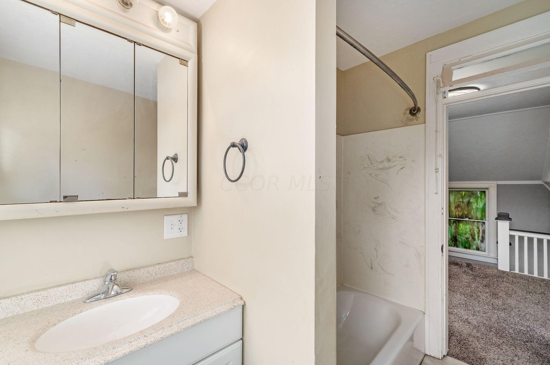 2339 Smt St, Columbus OH 43202-3111 exterior