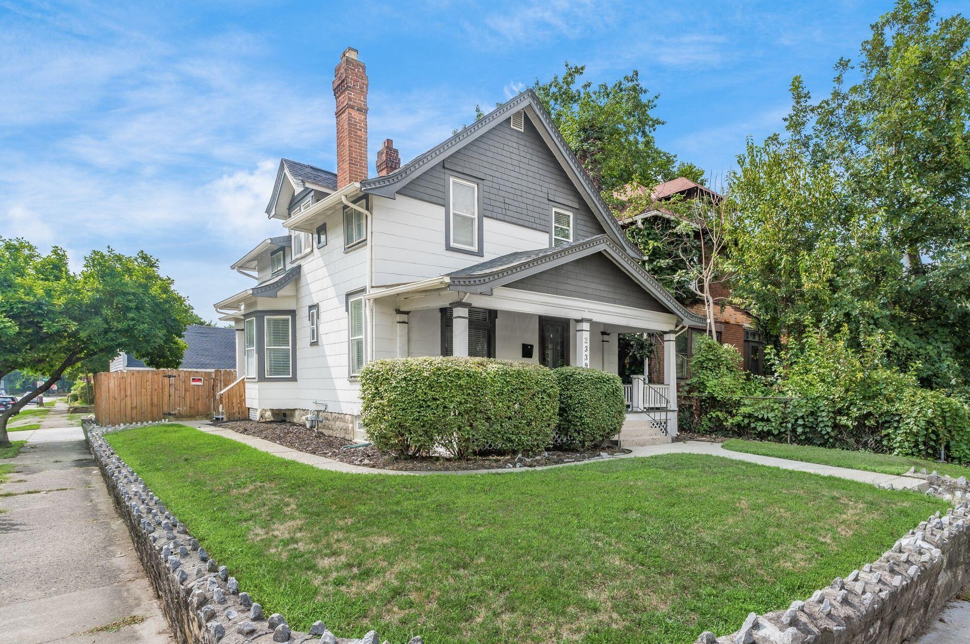 2339 Smt St, Columbus OH 43202-3111 exterior
