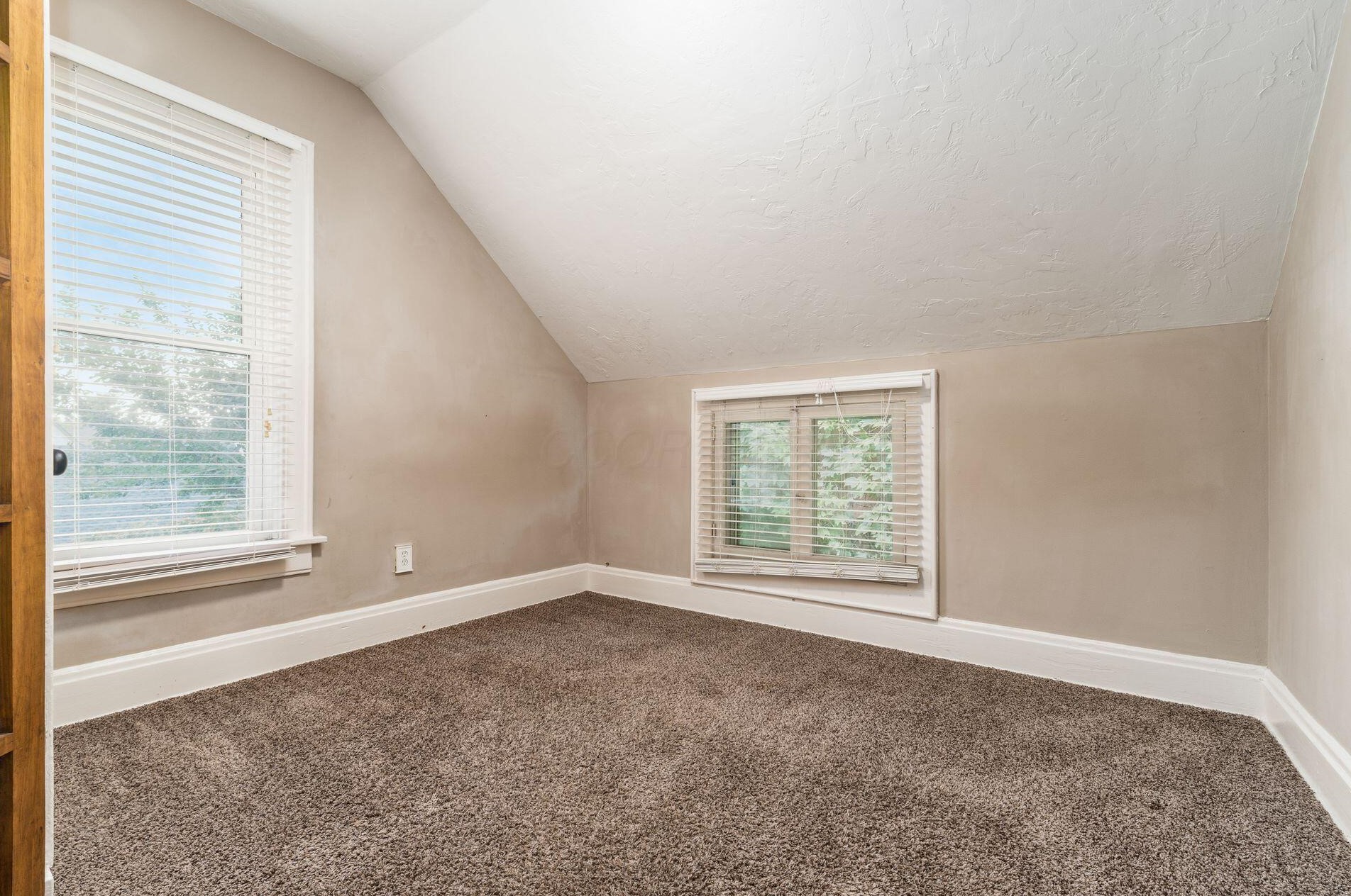 2339 Smt St, Columbus OH 43202-3111 exterior