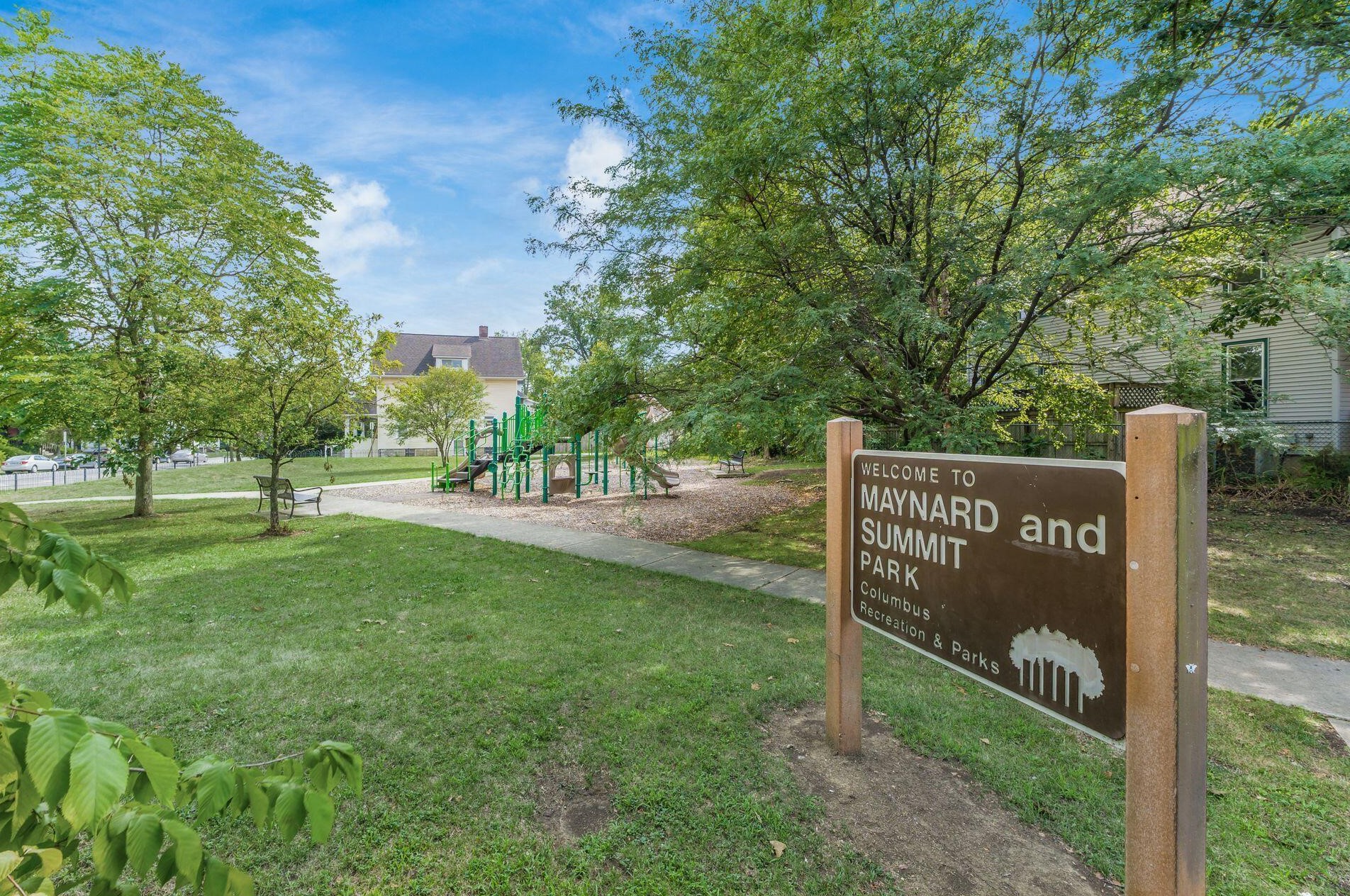 2339 Smt St, Columbus OH 43202-3111 exterior