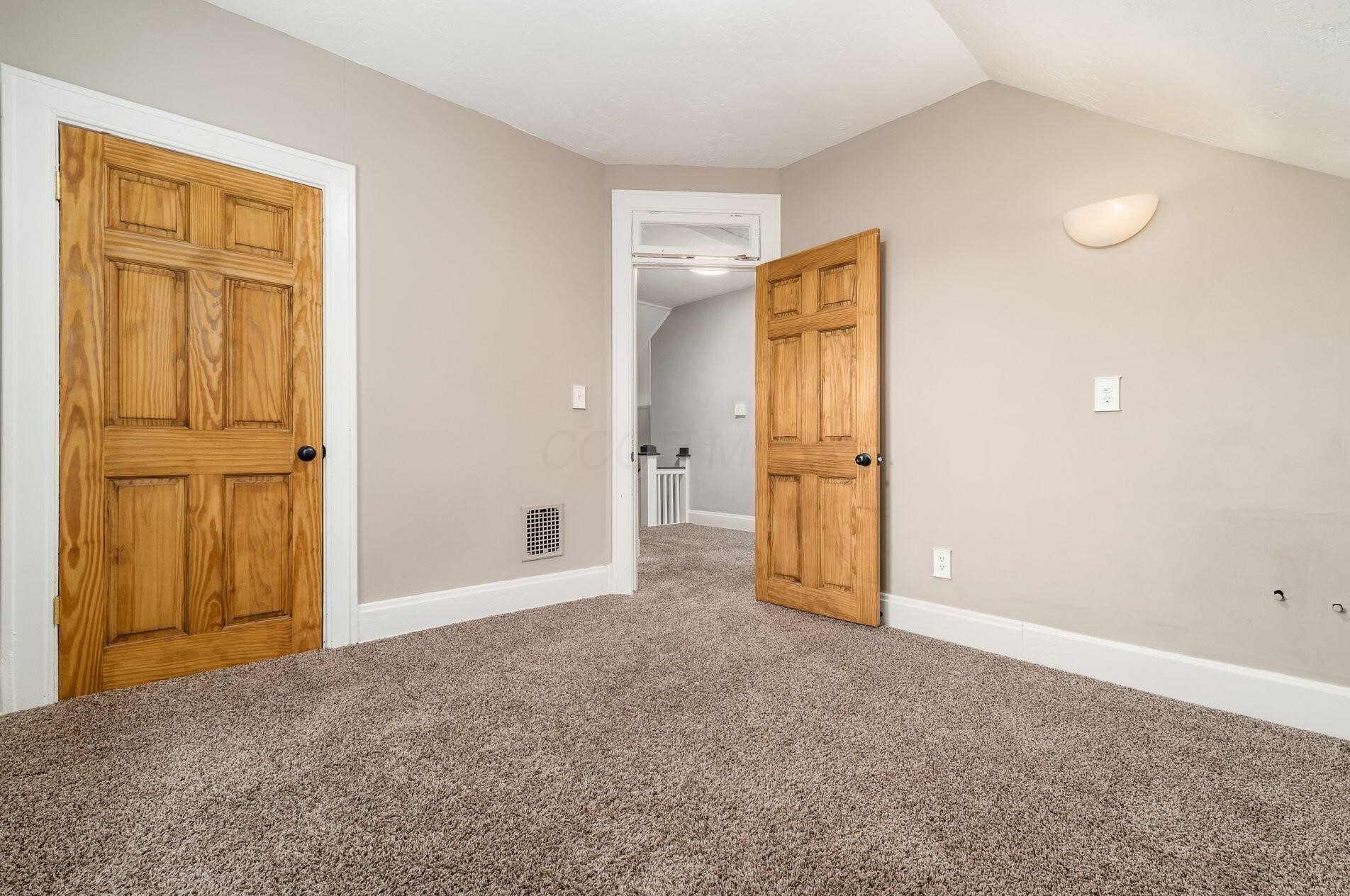 2339 Smt St, Columbus OH 43202-3111 exterior