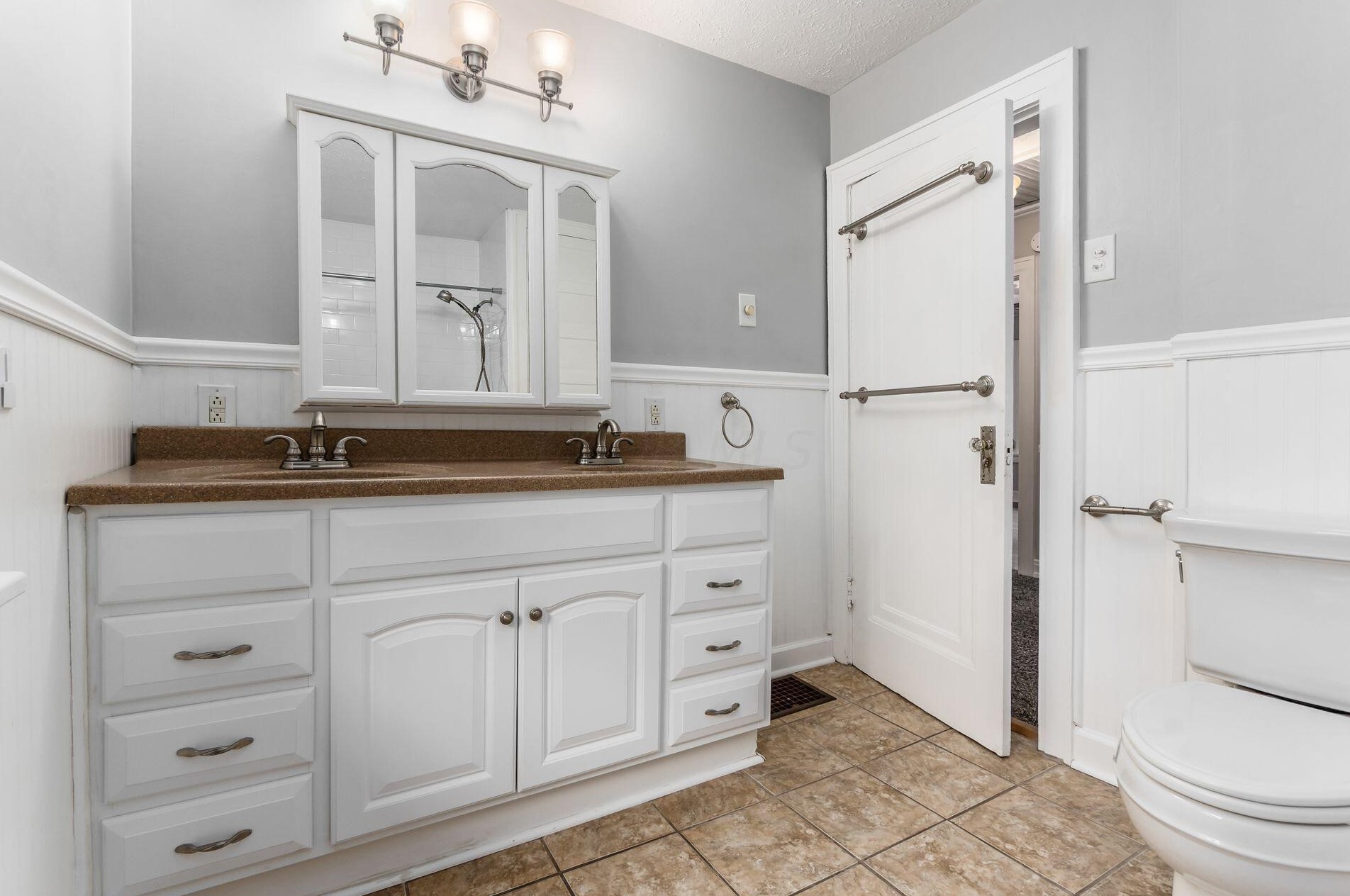 128 Gdn Rd, Columbus OH 43214-2159 exterior