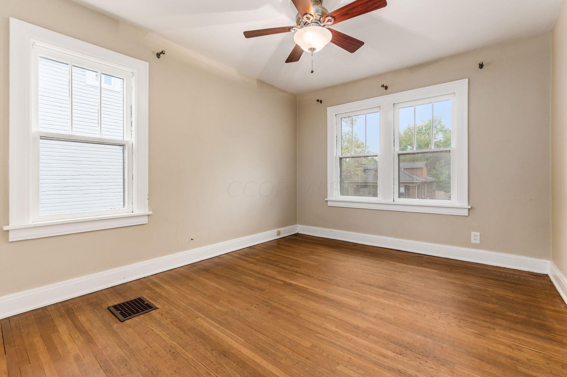 128 Gdn Rd, Columbus OH 43214-2159 exterior