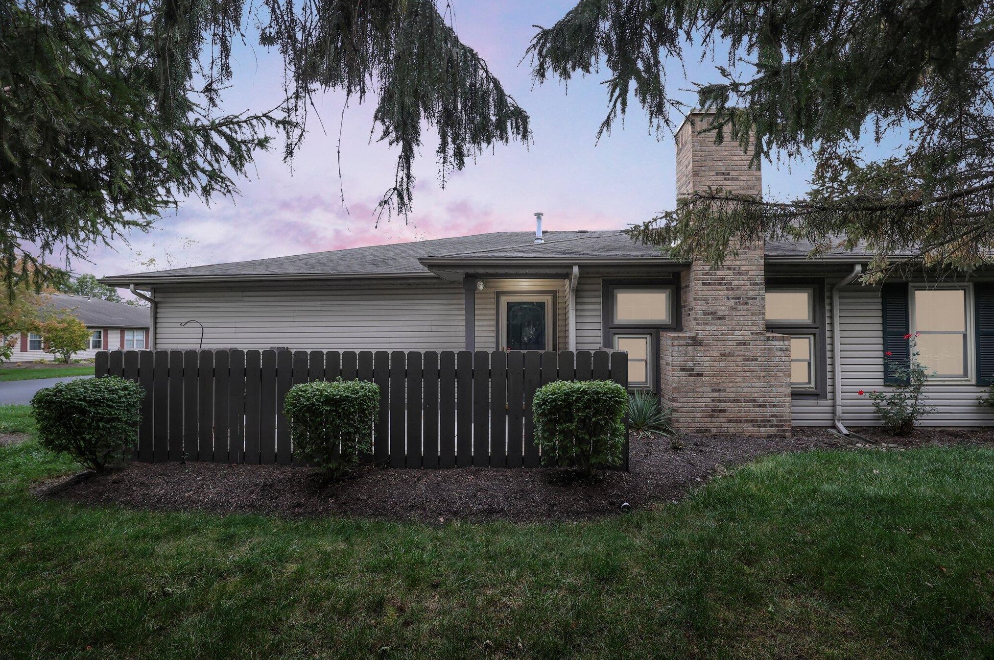 2626 Rolling Oaks Blvd, Hilliard, OH 43026