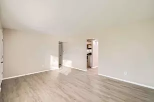 3038 Wadsworth Ct, Columbus, OH 43232 - Photo 6