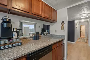 2424 Ravenel Dr, Columbus, OH 43209 - Photo 14