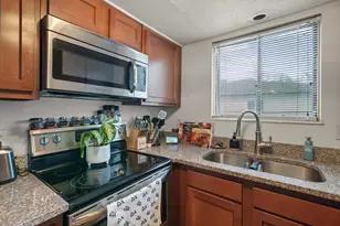 2424 Ravenel Dr, Columbus, OH 43209 - Photo 12