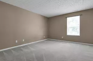 4686 Parrau Dr, Columbus, OH 43228 - Photo 8