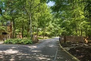 8565 Dunsinane Dr, Dublin, OH 43017 - Photo 2