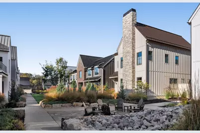 2374 Quarry Trails Drive, Columbus, OH 43228 - Photo 4