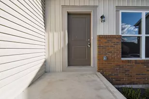 2744 Barrows Rd, Columbus, OH 43232 - Photo 2