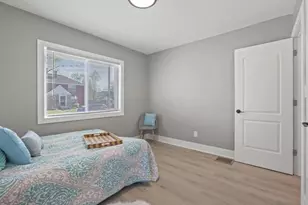 1068 E Deshler Ave, Columbus, OH 43206 - Photo 14