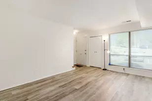 4692 Charecote Ln, Columbus, OH 43220 - Photo 2