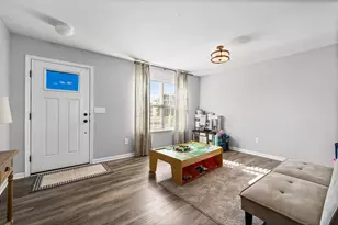 585 Weaver Ridge Dr, Marysville, OH 43040 - Photo 2