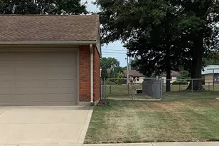 355 Cherokee Dr, Circleville, OH 43113 - Photo 4
