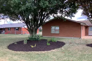 355 Cherokee Dr, Circleville, OH 43113 - Photo 6