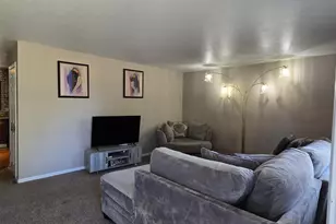 4904 Almont Dr, Columbus, OH 43229 - Photo 2