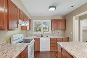 640 W Maple St, Granville, OH 43023 - Photo 8