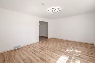 856 Cummington Rd, Columbus, OH 43213 - Photo 10