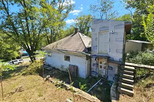 31 Locust St, Glouster, OH 45732 - Photo 4