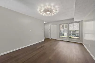 1046 Merrimar Circle N #B, Columbus, OH 43220 - Photo 2