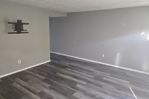 1085 Hardesty Pl E, Columbus, OH 43204 - Photo 2