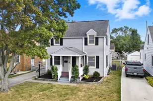 898 Chestershire Rd, Columbus, OH 43204 - Photo 1