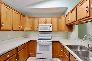 1290 Old Pond Dr, Marion, OH 43302 - Photo 10