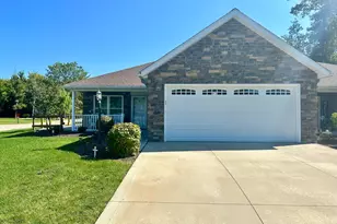 1909 Teakwood Dr, Ontario, OH 44906 - Photo 2