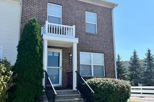 952 Hartford Village Blvd, Columbus, OH 43228 - Photo 1